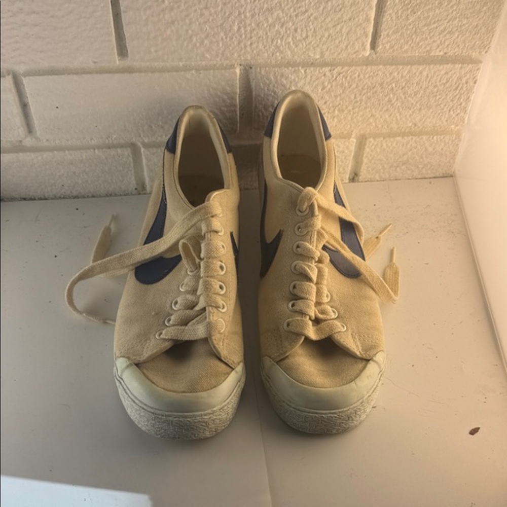 Nike Beige and Navy Sneakers
